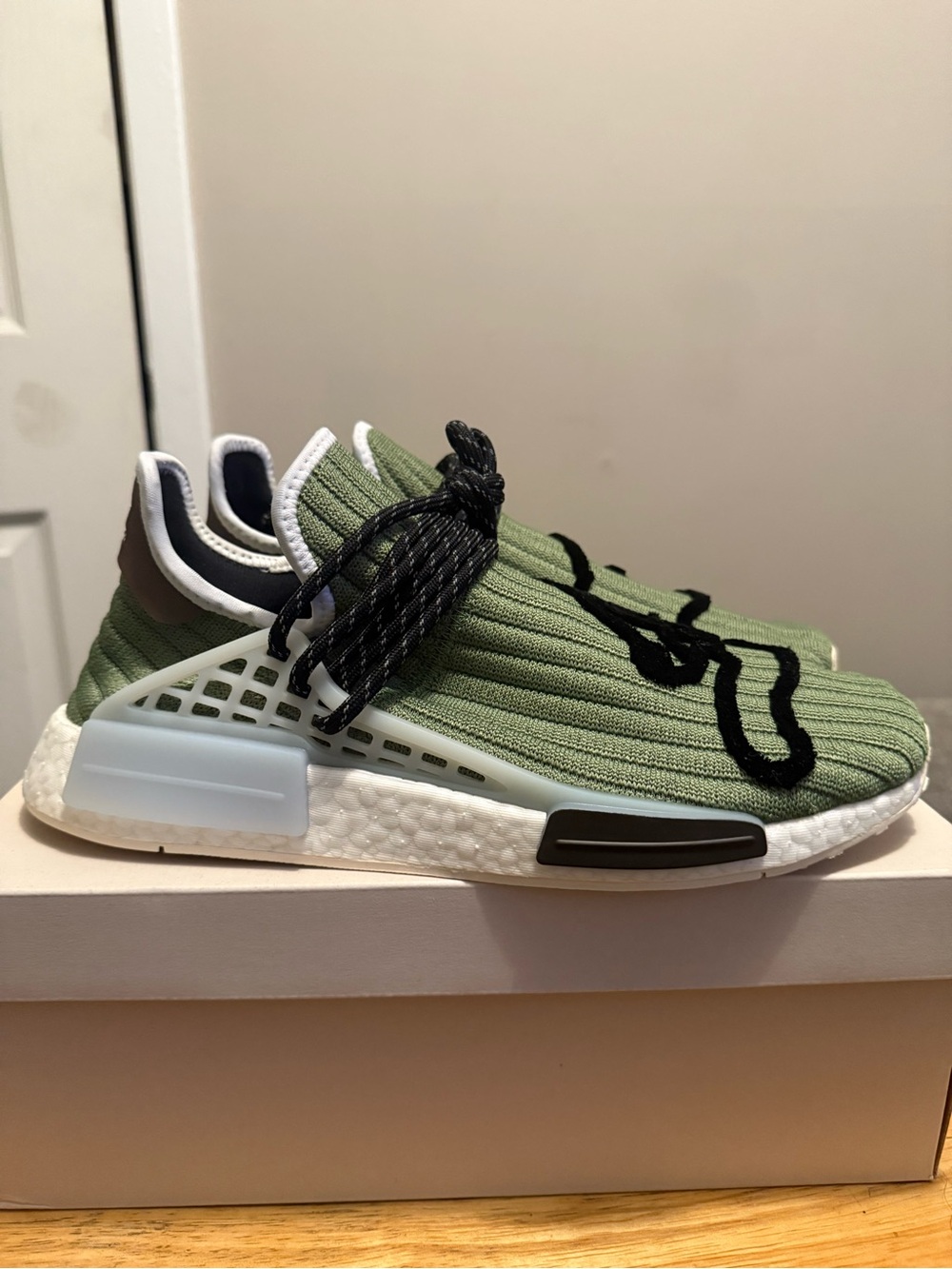 PHARRELL ADIDAS HU NMD